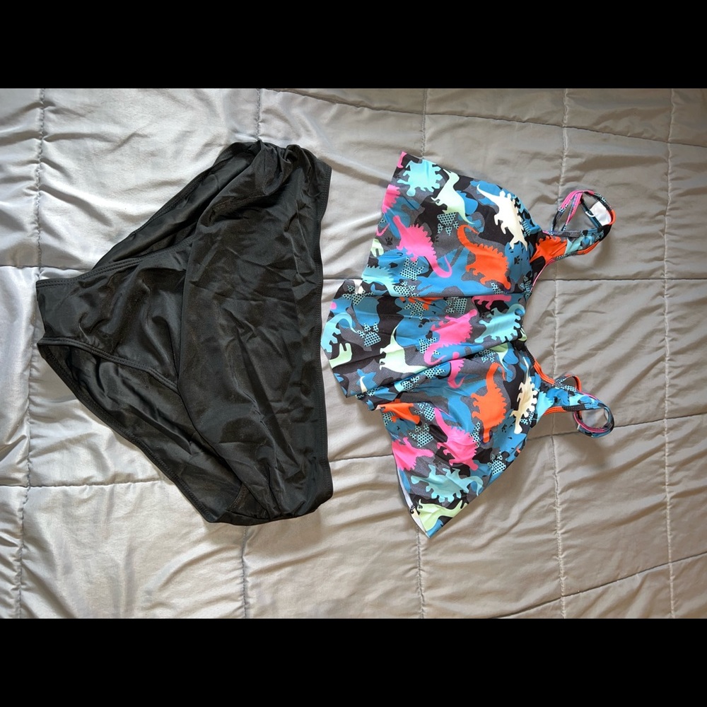 Womens 2x swim suit